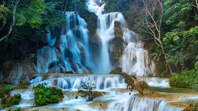 What is the only Southeast Asian landlocked country?